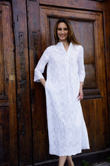 Robe longue blanche Hortence Paris en broderie anglaise, manches 3/4, col tunisien 