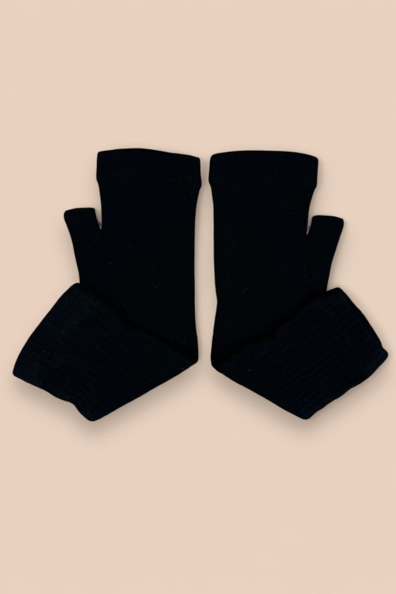 MITTENS Nina - black - 100% cashmere