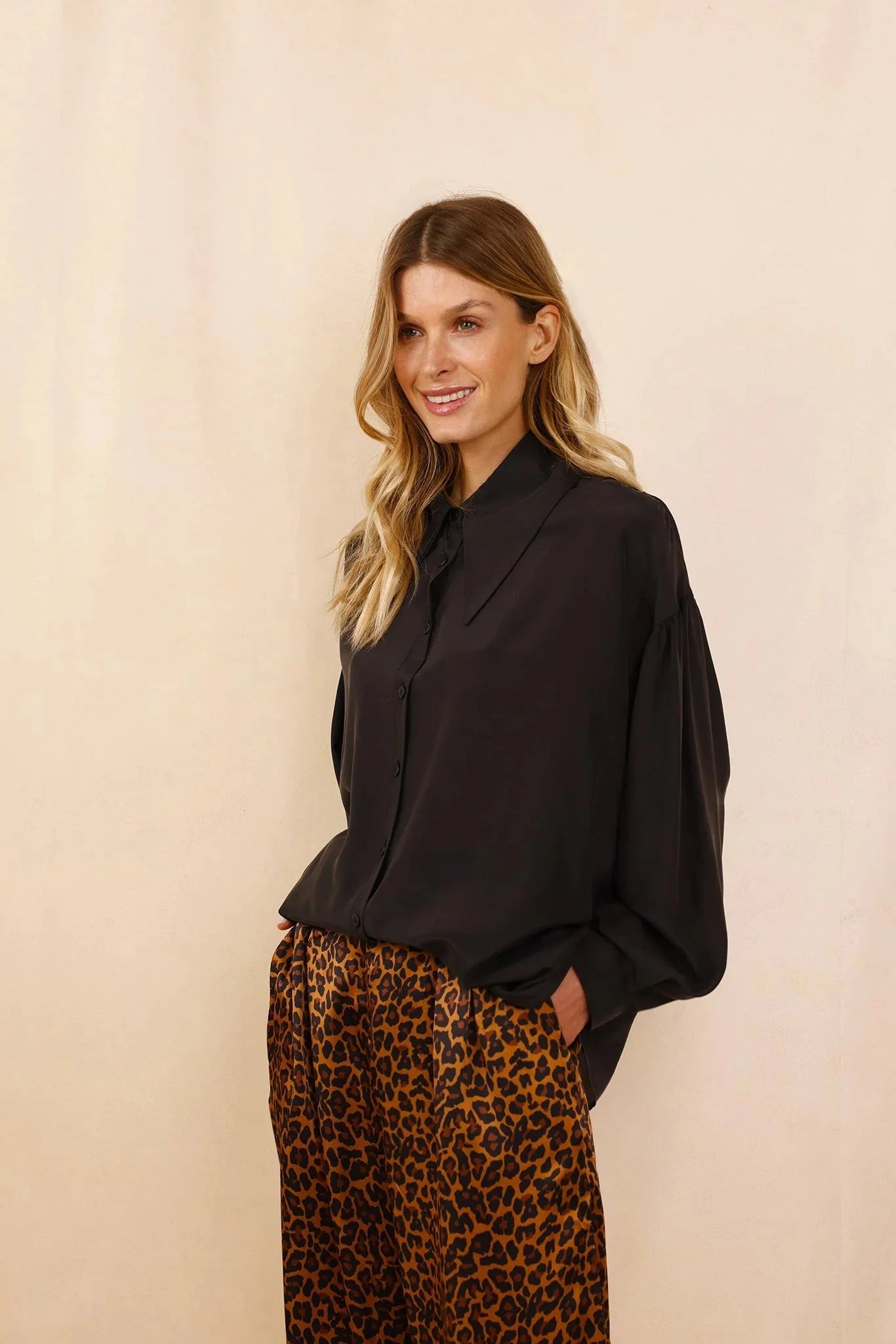 LUCCIANA Grand col - noir - 100% Soie - HORTENCE